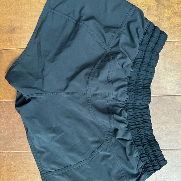 Lululemon Shorts Size 8 - Picture 2 of 2